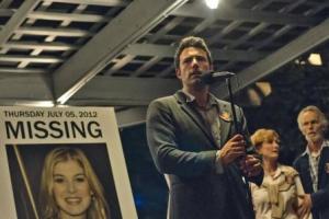 GONE GIRL - 2014 FILM STILL - Nick Dunne (Ben Affleck) finds himself the chief suspect behind the shocking disappearance of his wife Amy (Rosamund Pike), on their fifth anniversary - Photo Credit: Merrick Morton/Twentieth Century Fox