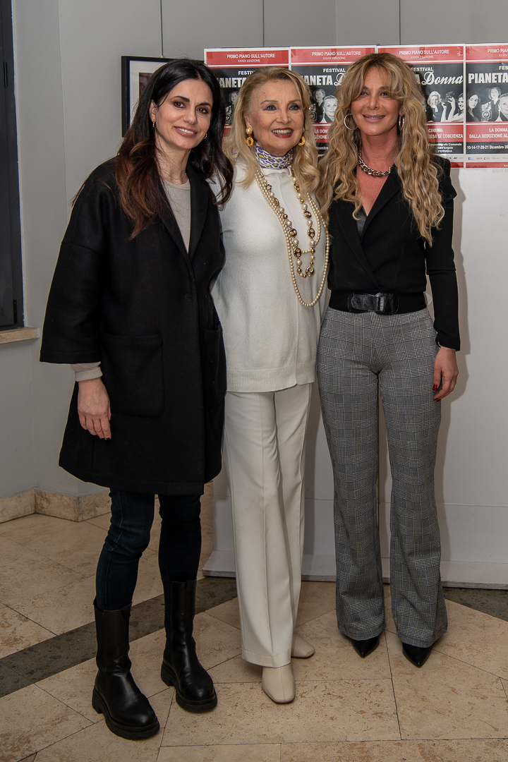 Rossella Brescia,Barbara Bouchet,Miriam Rizzo