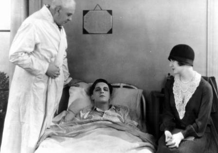 JONATHAN DREW "THE LODGER" (IVOR NORVELLO) LIES INTHE HOSPITAL BED. *** Local Caption *** Feature Film