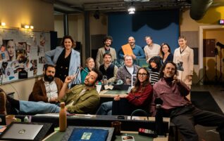 Pesci piccoli – Un’agenzia.